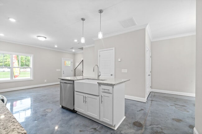 Building Photo - 1305 Dodd St