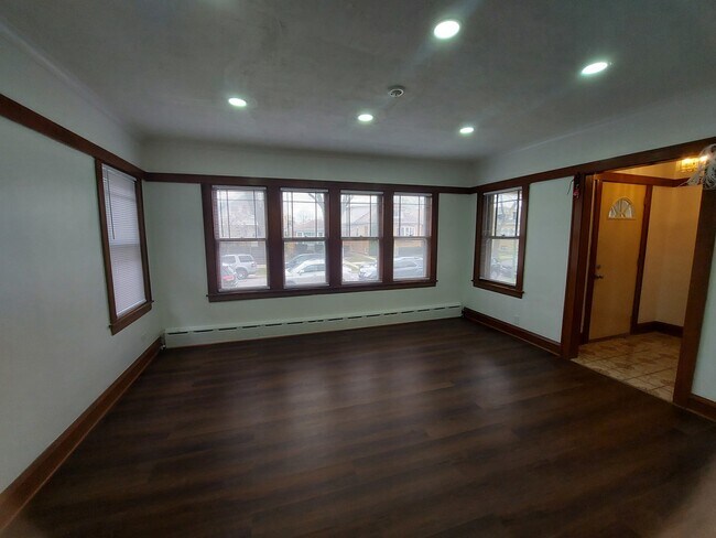 Building Photo - 5908 W Grace St