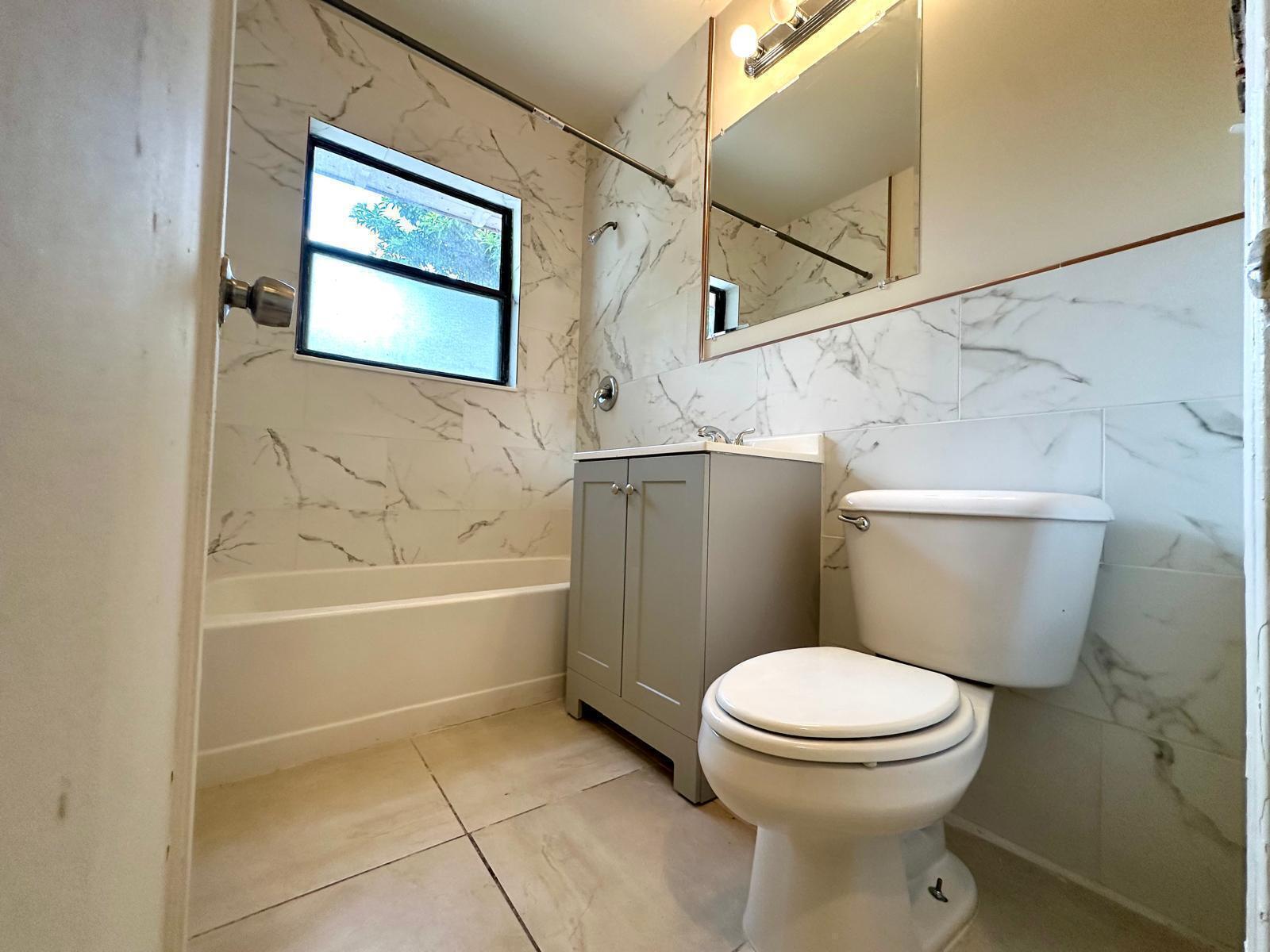 Building Photo - 407 55th St