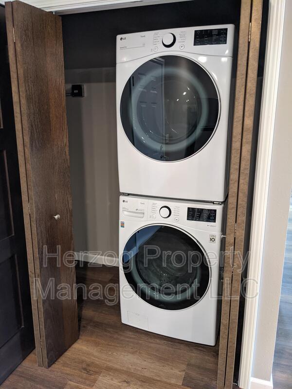 Building Photo - 2105 SE 7th Ave