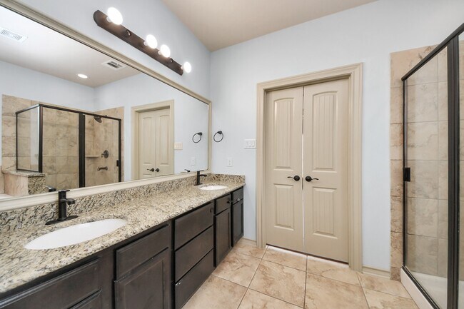 Building Photo - 2406 Aura Ct