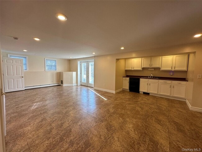 Building Photo - 27 Meadow St