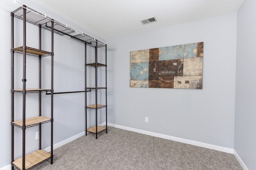 Building Photo - 8020 Boone Trce