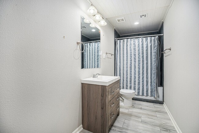 Building Photo - 16607 Neumann Dr