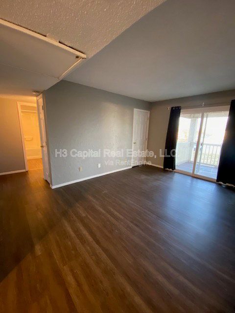 Building Photo - 400 George St