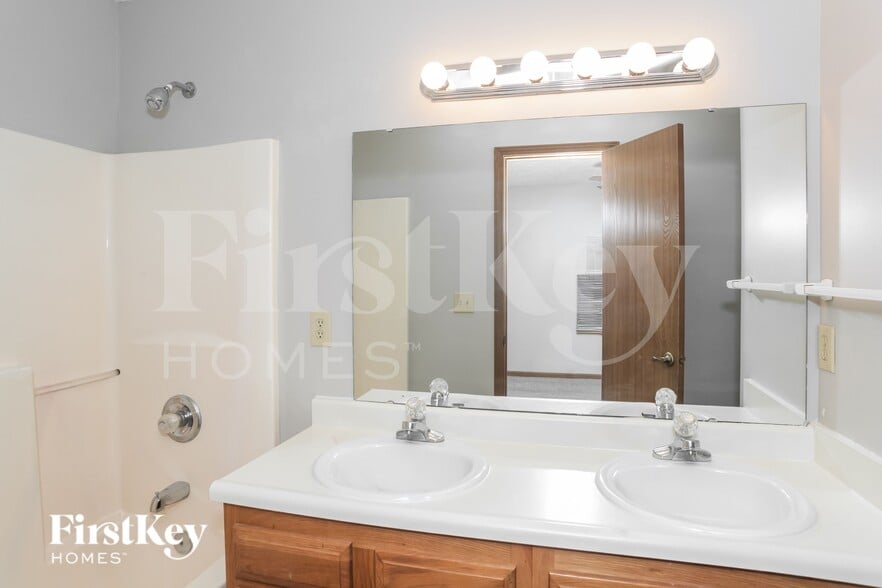 Building Photo - 540 Buffalo Run Dr