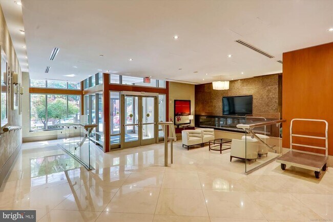 Building Photo - 811 4th St NW