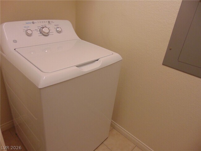 Building Photo - 44 E Serene Ave