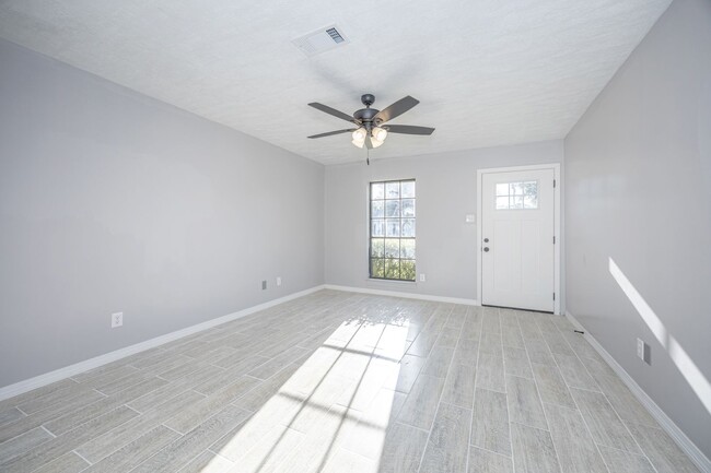 Building Photo - Charming 3-Bed, 1-Bath Home - Fully Remodeled & Move-In Ready!
