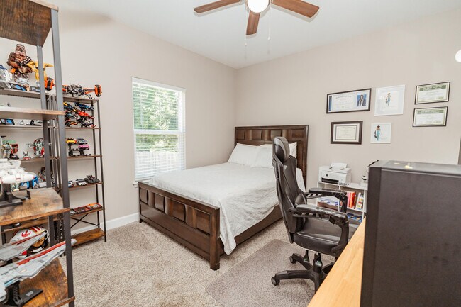 Building Photo - 1512 Long Needle Ct