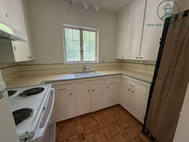 Building Photo - Adorable, Private Cottage in Jack's Peak