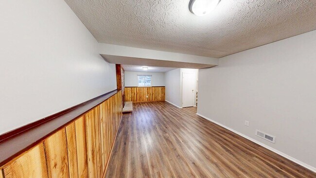 Building Photo - 2862 Chatsworth Way