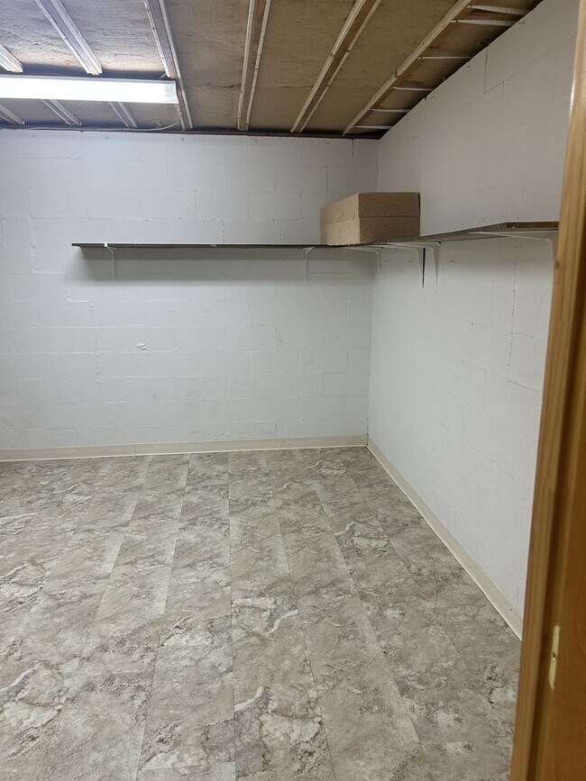 Building Photo - 580 Highland Ave NW