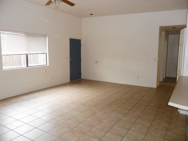 Spacious Living Room - 738 E Elm St