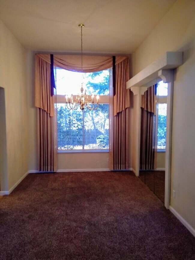 Building Photo - 6220 Cameo Dr