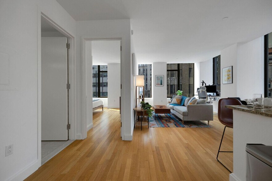 Building Photo - 10 Hanover Square