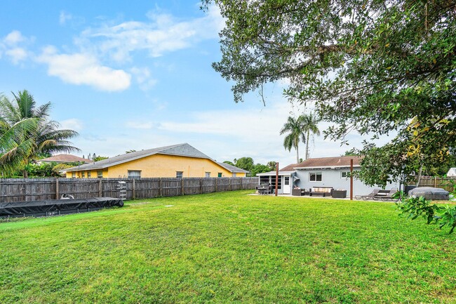 Building Photo - 5068 Sunrise Blvd