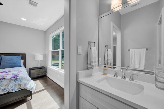 Building Photo - 19 Acorn Cluster Ct