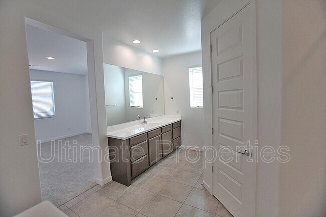 Building Photo - 16378 W Charlotte Dr