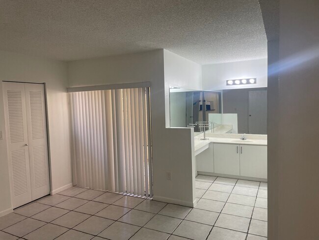 Building Photo - 13065 SW 88th Ter S