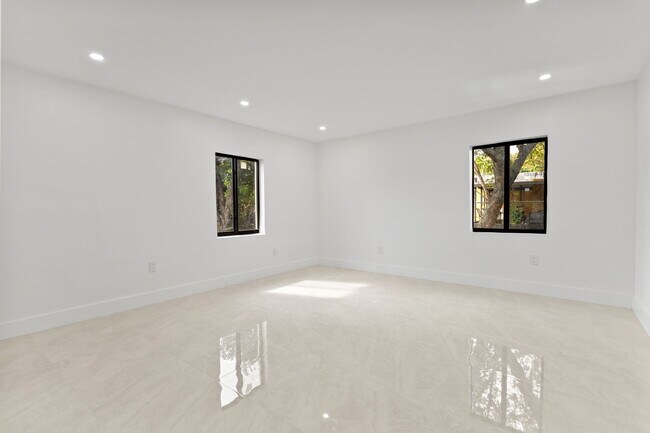 Building Photo - 15920 NW 17th Ave