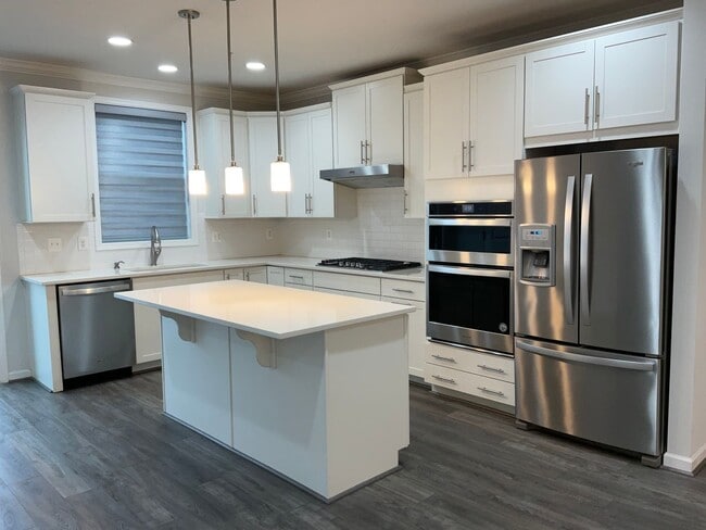 Building Photo - Beautiful 4BR 3.5BA 3 level townhome with 2 car attached garage located in the Cabin Branch Commu...