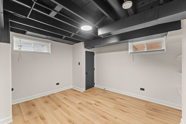 Building Photo - 5251 S Hamlin Ave