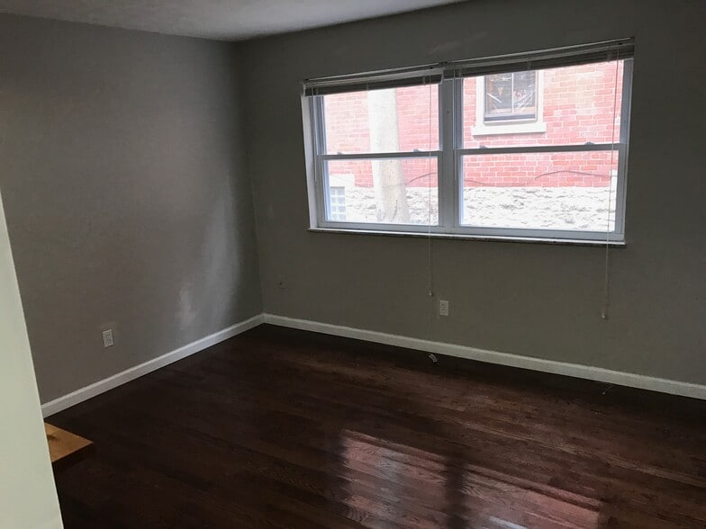 Building Photo - 2116 Kemper Ln