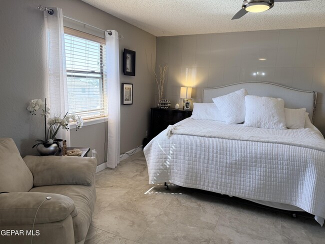 Building Photo - 6035 Bandolero Dr