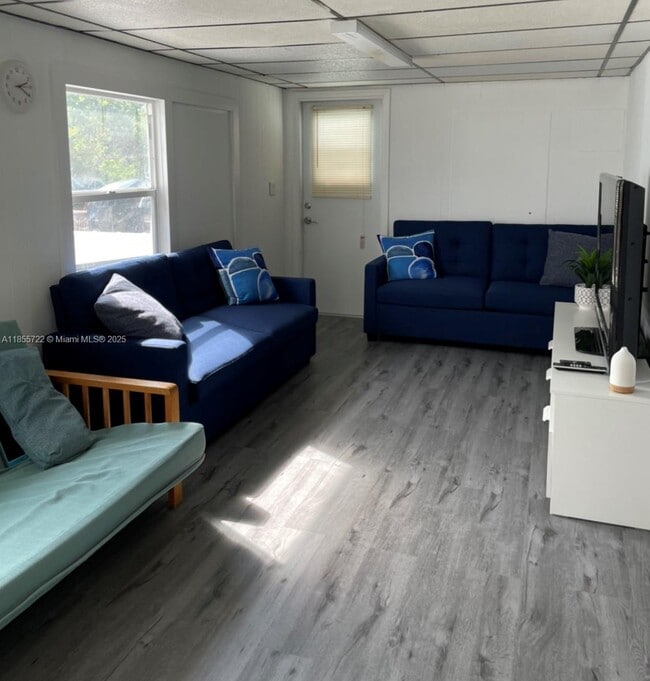 Building Photo - 362 Oleander Dr