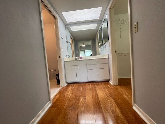 Building Photo - 2 BR 2 Bath Condo in Reflections on the Ri...