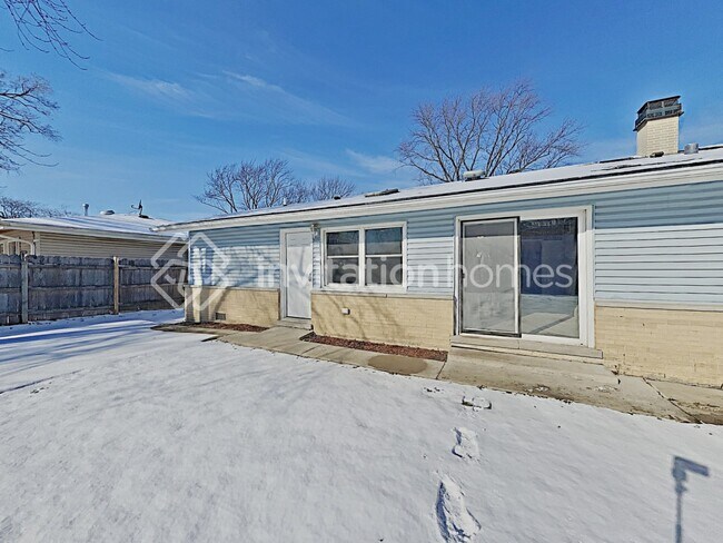 Building Photo - 605 Lindale St