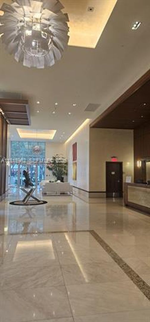 Building Photo - 1060 Brickell Ave