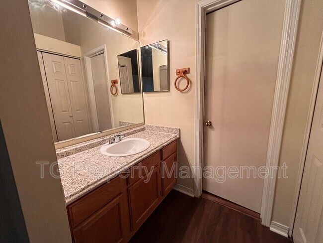 Building Photo - 8531 Sturbridge Cir E