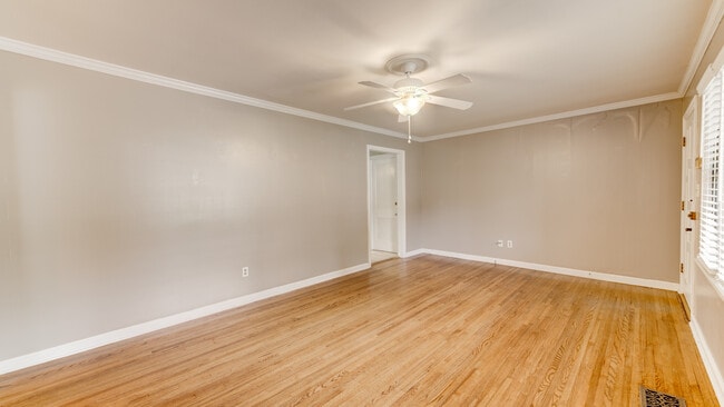 Building Photo - 56 E 52nd St