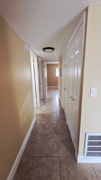 Building Photo - 555 Northlake Blvd