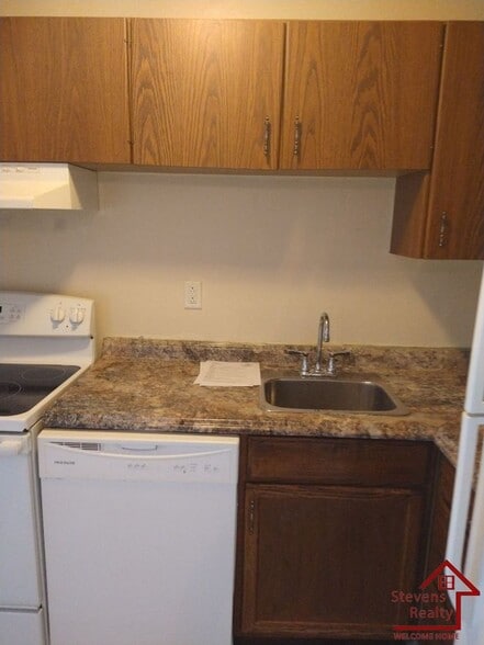 Building Photo - 915 S Seminole Dr