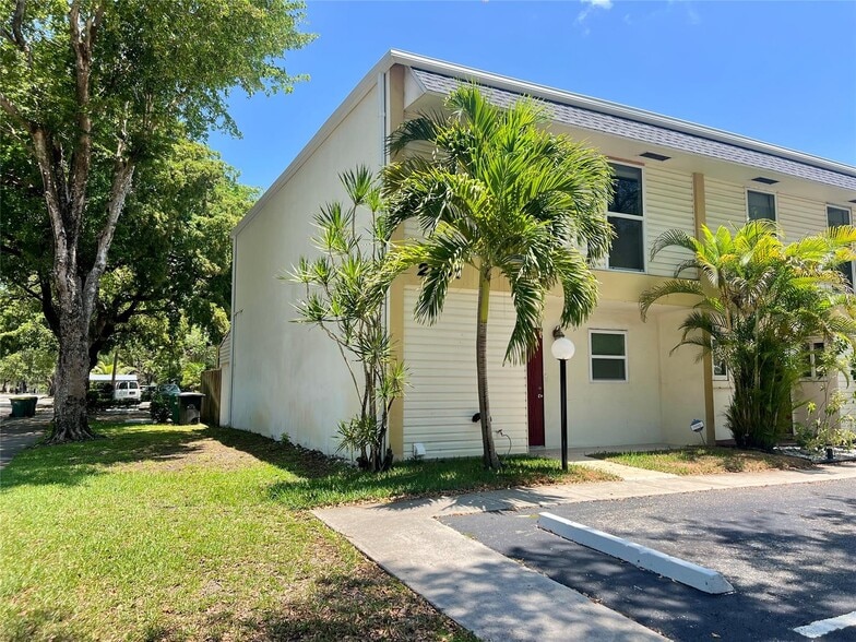 Primary Photo - 2801 N 34th Ave