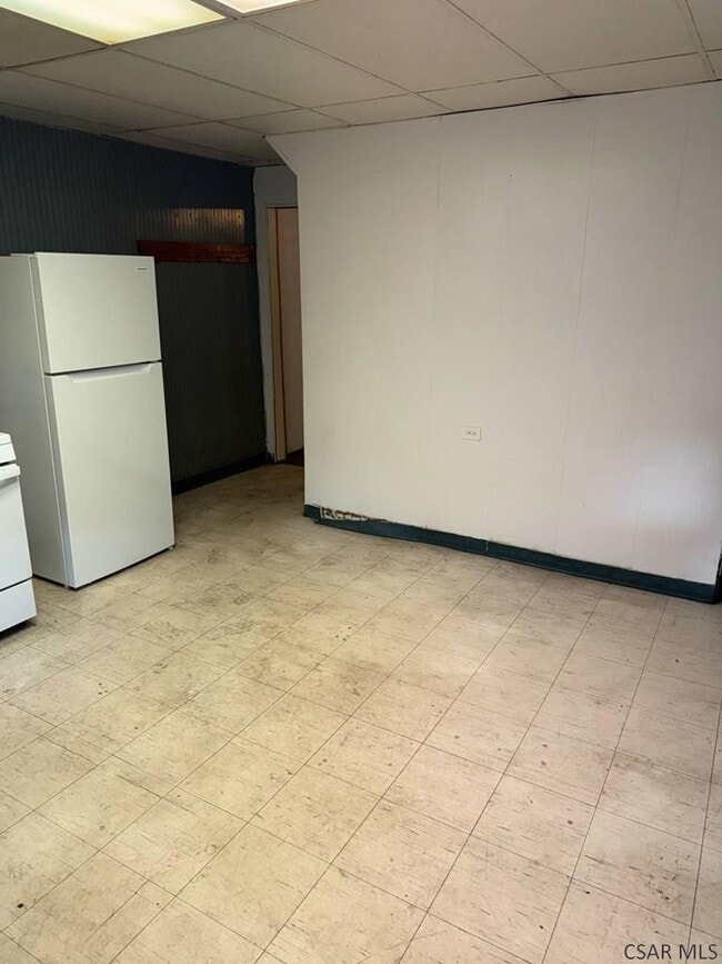 Building Photo - 86 Golde St