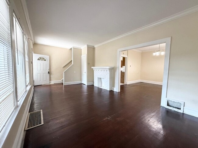 Building Photo - 3545 W 129th St
