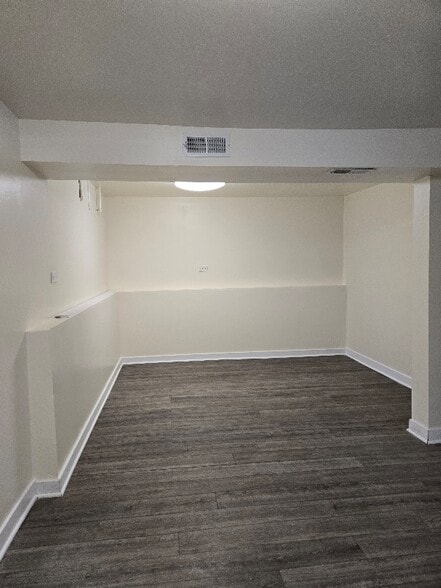 Building Photo - 1309 S Komensky Ave
