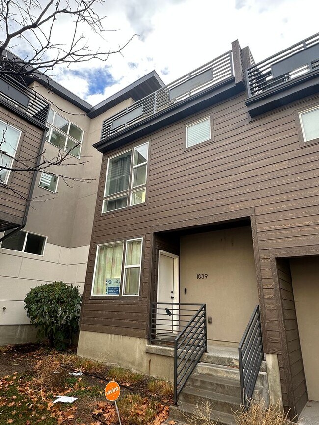 Building Photo - GORGEOUS Home!!!!