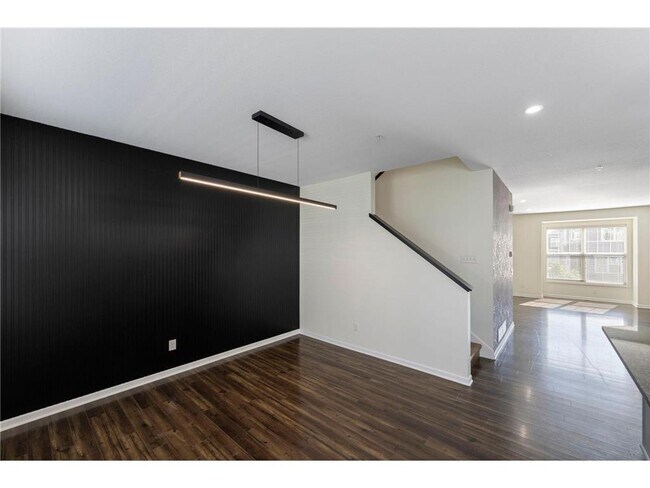 Building Photo - 8085 Central Park Way