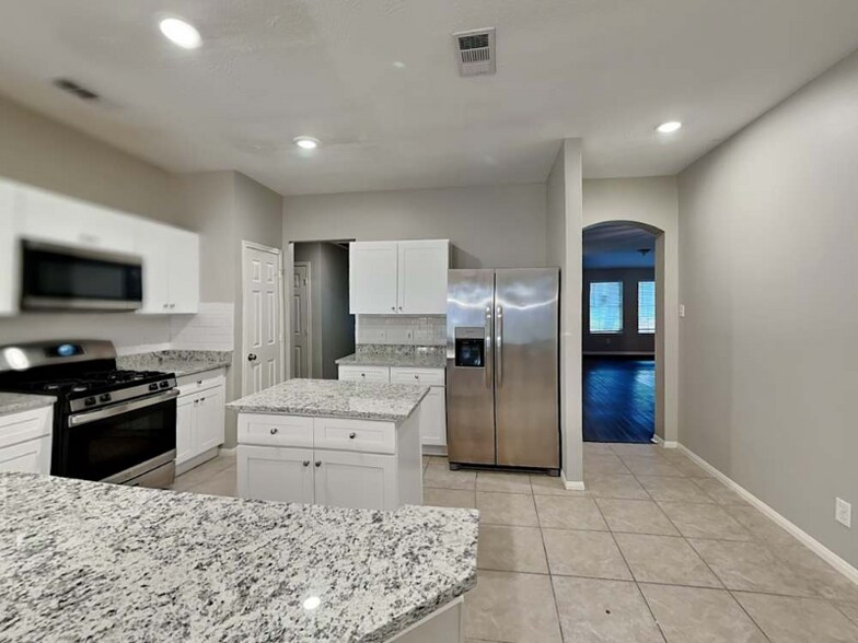 Building Photo - 18115 Water Mill Dr