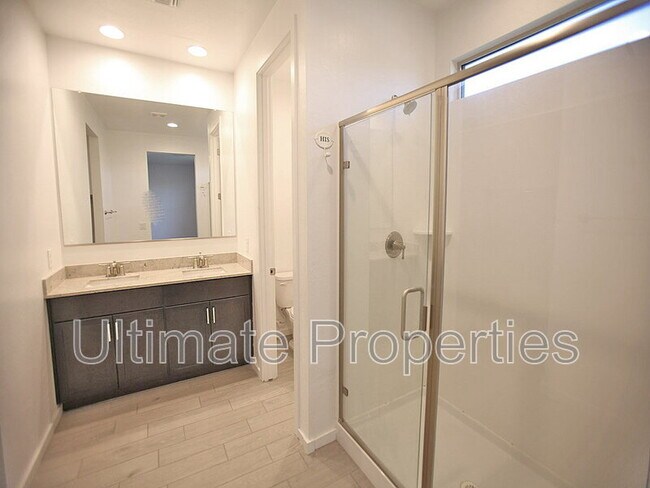 Building Photo - 12639 W Country Club Trail