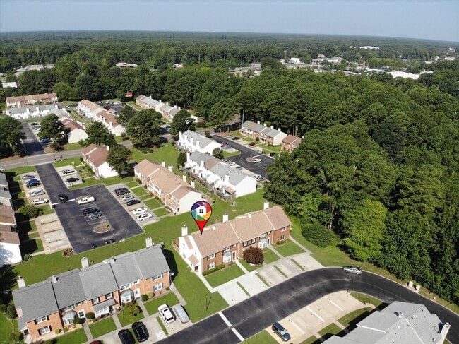 Building Photo - Yorktown Living
