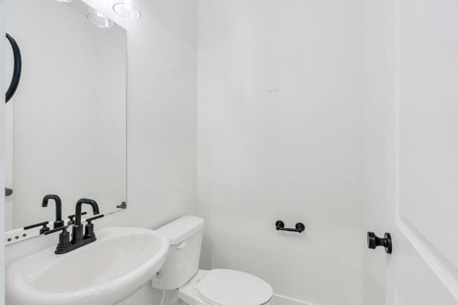 Building Photo - 923 S 950 W