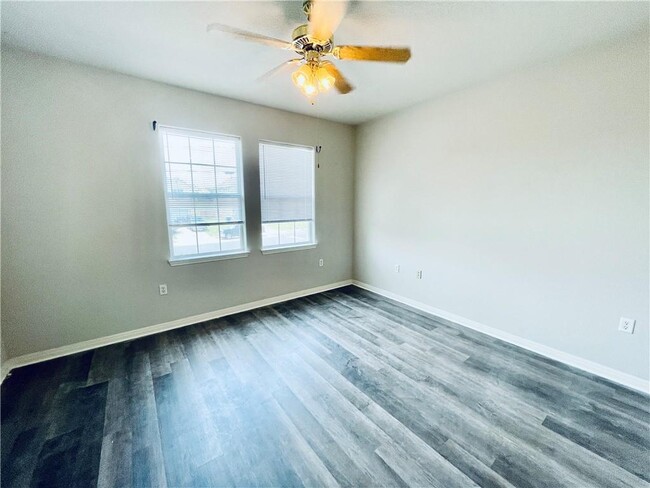 Building Photo - 7509 Lazy Creek Dr