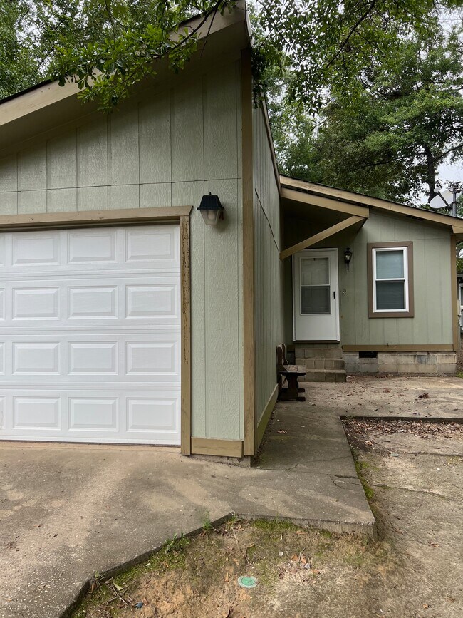 Building Photo - 110 Silas Ct