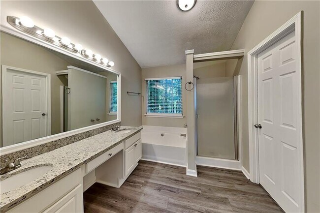 Building Photo - 1357 Lamont Dr SW